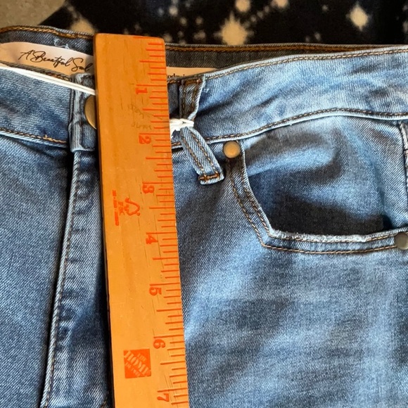 A Beautiful Soul 25” High Rise Crop Jeans in Size 10, NWT - Picture 8 of 16
